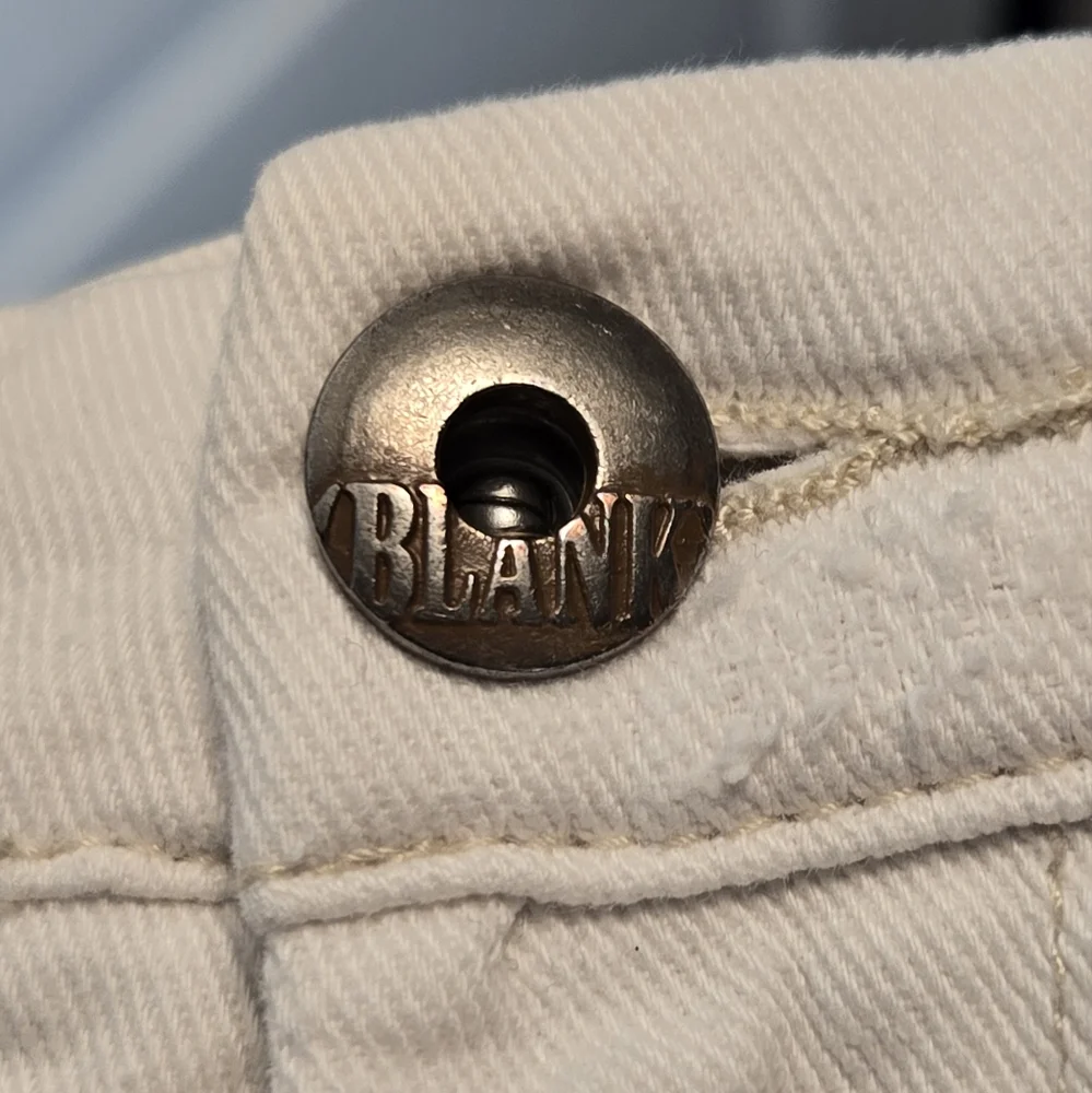 Blank NYC Distressed White Shorts size 29 - Picture 5 of 10